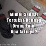 Mimpi Sandal Tertukar